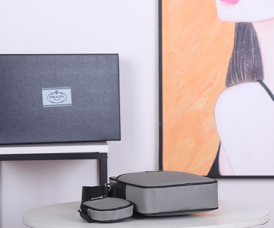 Pra*a re-nylon and saffiano leather shoulder bag grey 2vh112 20 x 16 x 5 cm