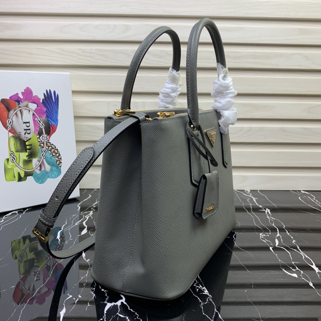 Pra*a medium galleria saffiano leather bag grey 1ba232 31 × 22.5 × 13.5 cm
