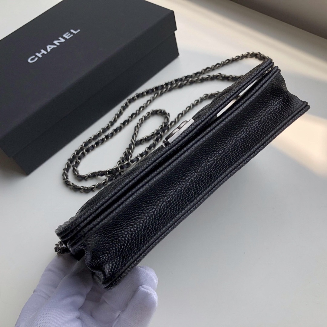 Ch**el boy wallet on chain grained calfskin silver metal black 80287 19.5 x 12.5 x 4 cm