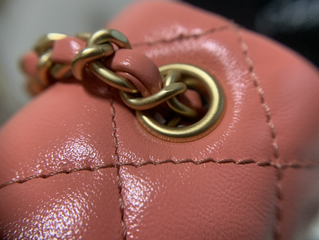 Ch**el small charm strap flap bag lambskin pink as1786 13 x 18 x 7 cm