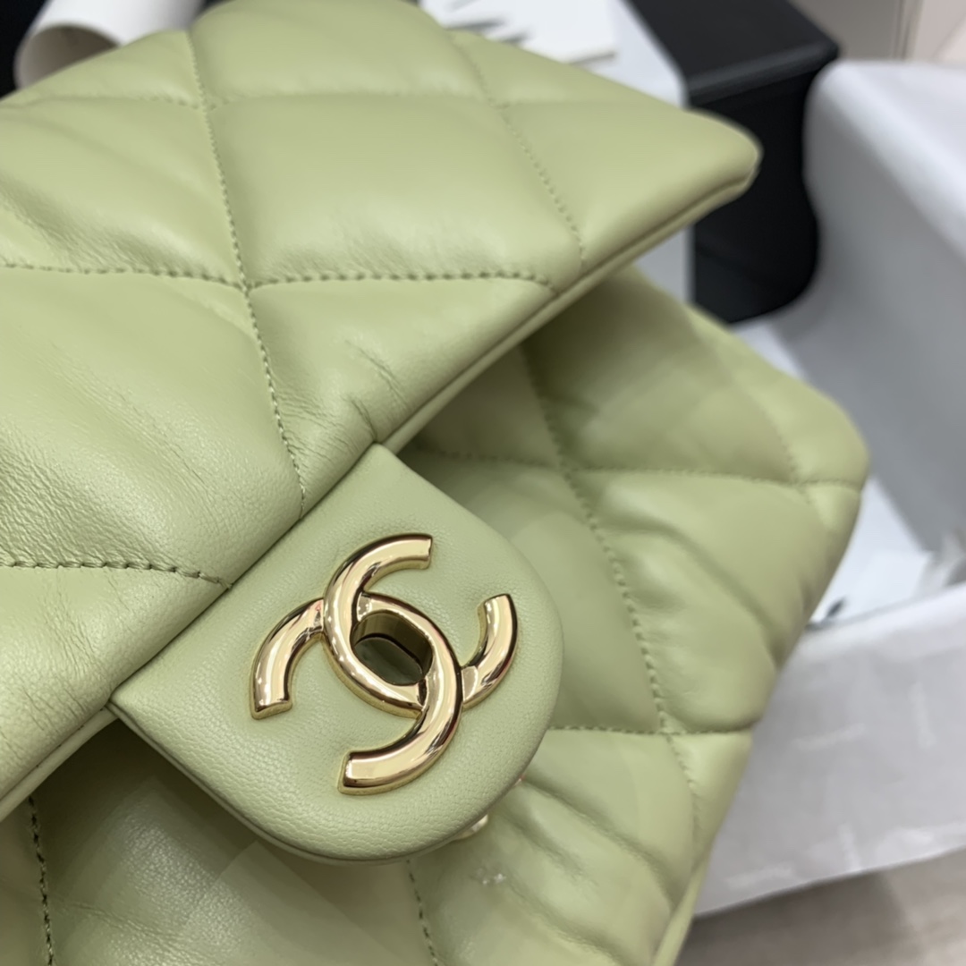 Ch**el large calfskin bubbly flap bag green as2234 29.5 x 20 x 12.5 cm