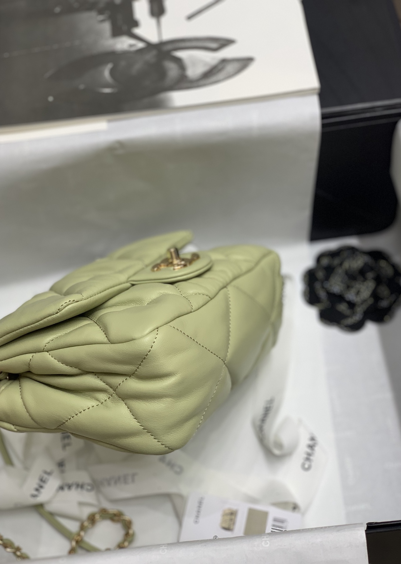 Ch**el small calfskin bubbly flap bag green as2232 19 x 14.5 x 8.5 cm