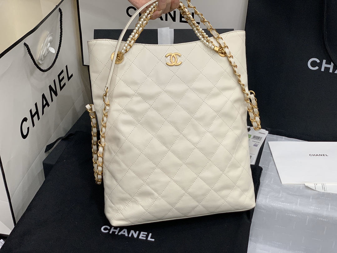 Ch**el calfskin crystal pearls shopping bag white as2213 34 x 25 x 5 cm