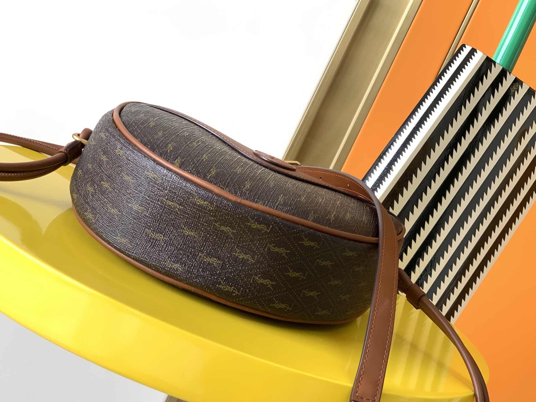 Y51 le monogramme cŒur bag in canvas and smooth leather chestnut 6752602 20 x 17 x 6 cm