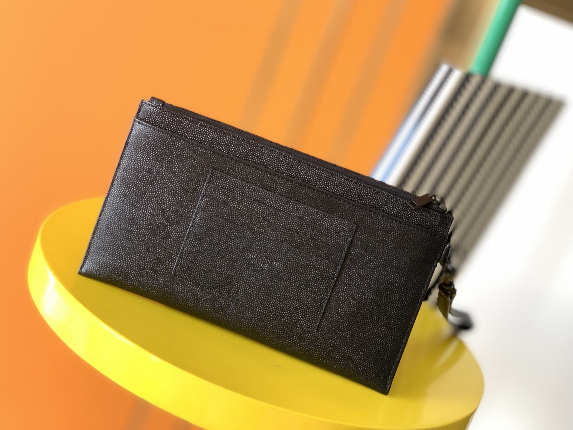 Y51 monogram large bill pouch in grain de poudre embossed leather black metal 636313 23 x 13 x 1 cm