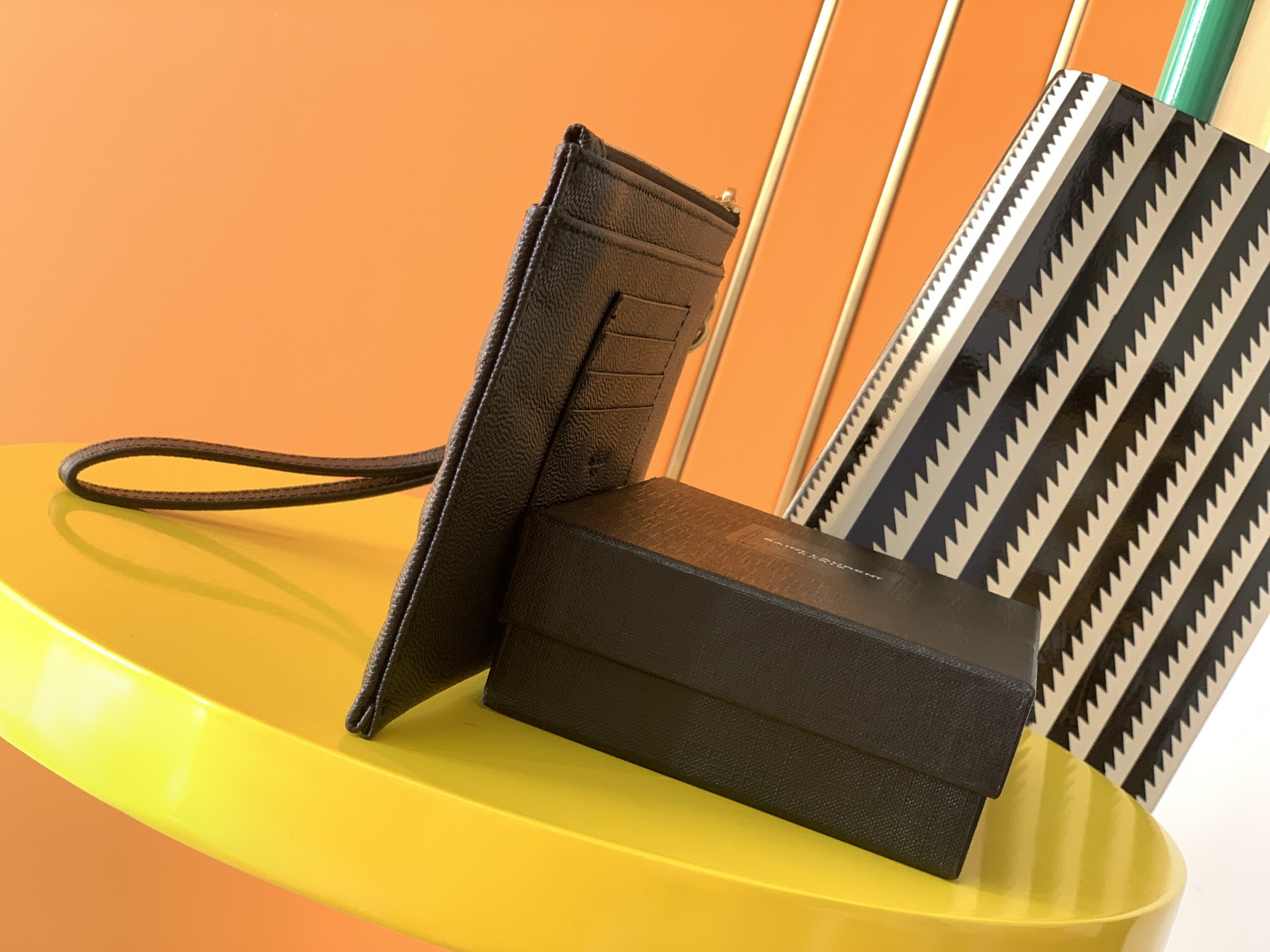 Y51 monogram large bill pouch in grain de poudre embossed leather black 636313 23 x 13 x 1 cm