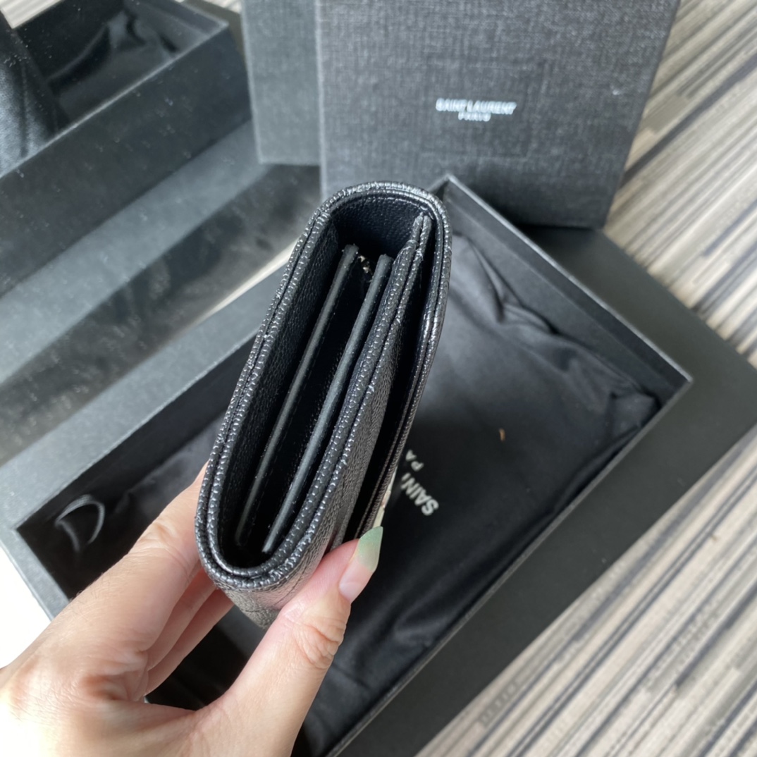 Y51 large monogram flap wallet in grain de poudre embossed leather silver metal 372264 19 x 11 cm