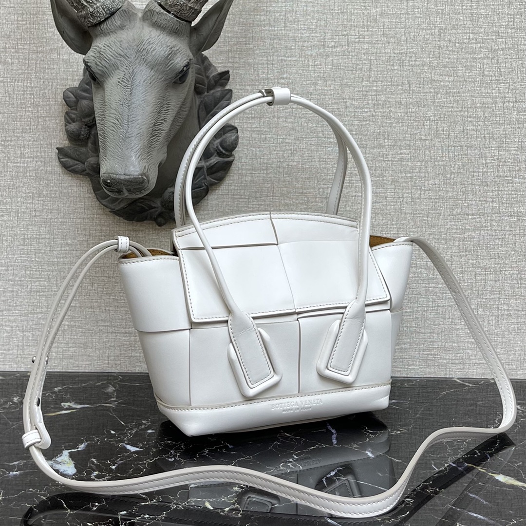 b0tt*ga Ven*ta small arco white 600606 29 x 8 x 17 cm