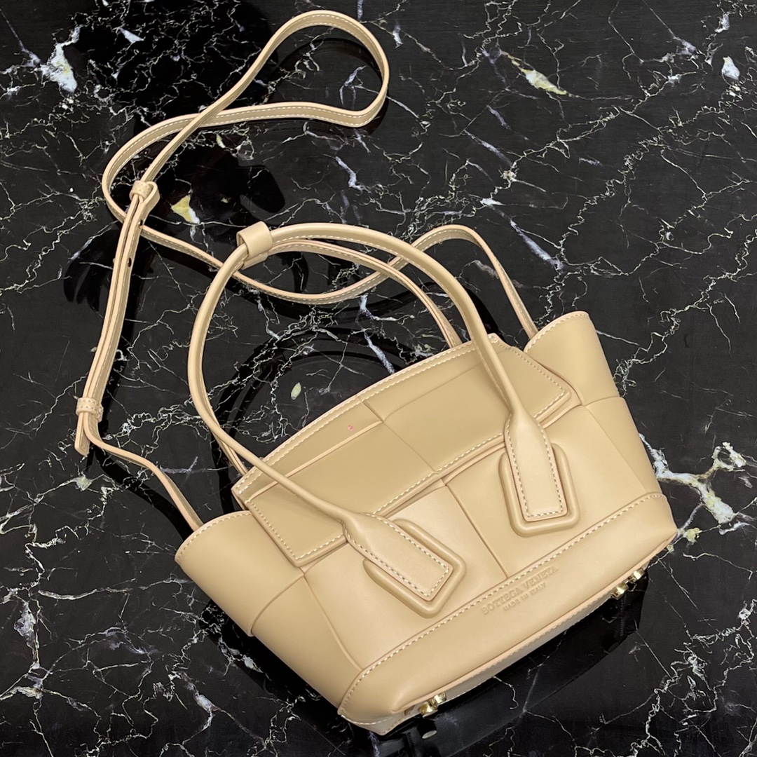 b0tt*ga Ven*ta small arco creme 600606 29 x 8 x 17 cm