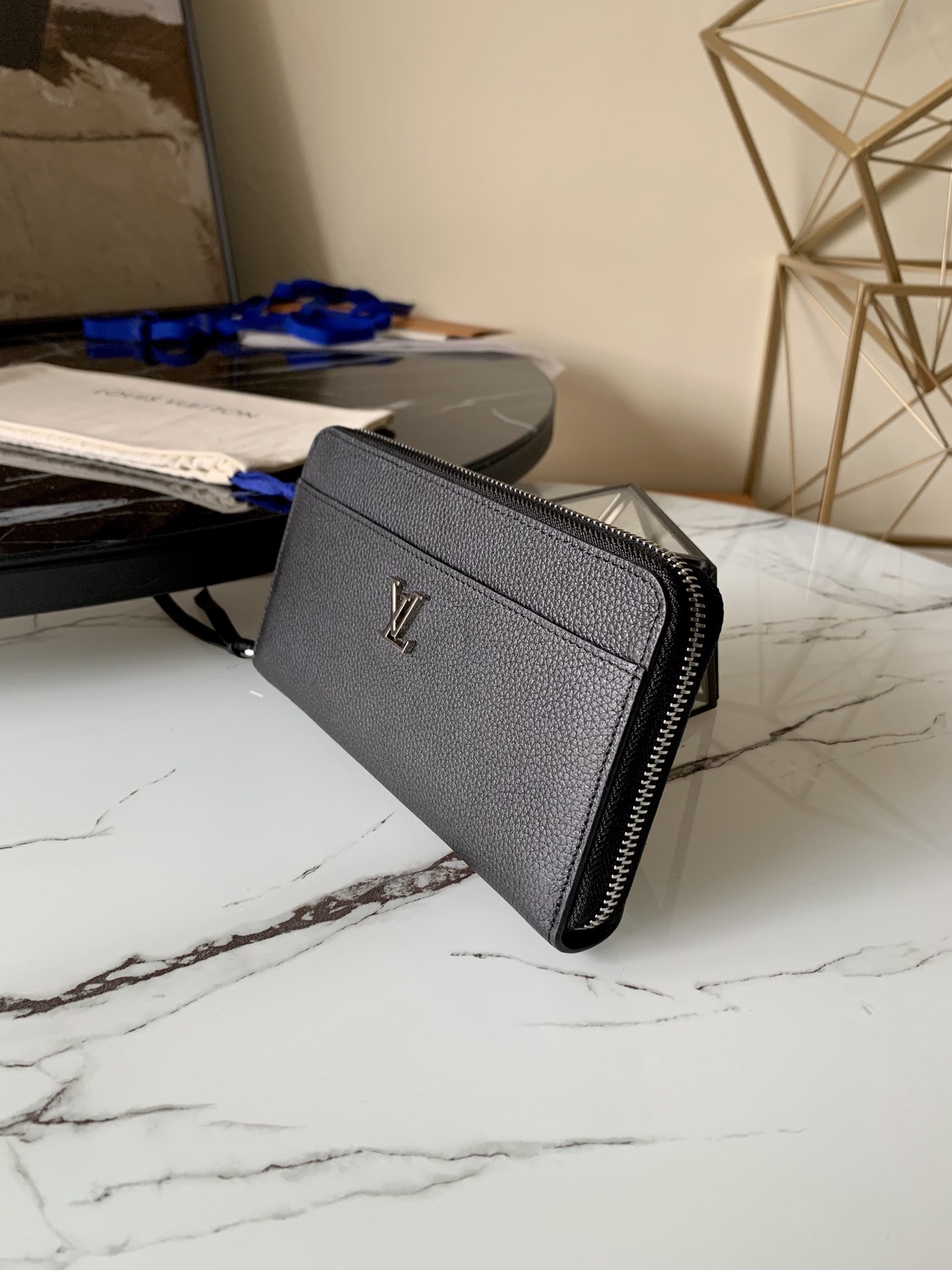 l0vis Vvtt0n lockme zippy wallet calfskin black m62622 19.5 x 10 x 2.5 cm