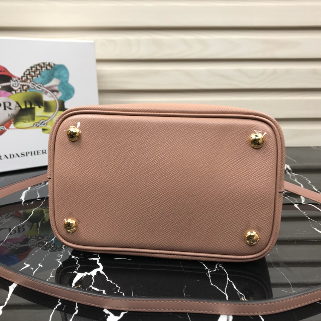 Pra*a medium panier saffiano leather bag peach pink 1ba212 22 × 23 × 13 cm