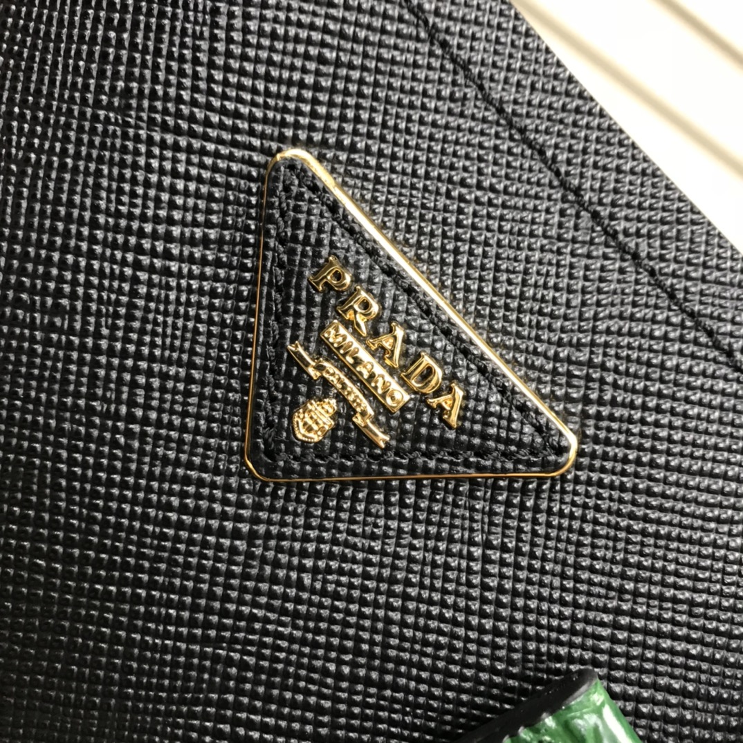 Pra*a medium panier saffiano leather bag black and green 1ba212 22 × 23 × 13 cm