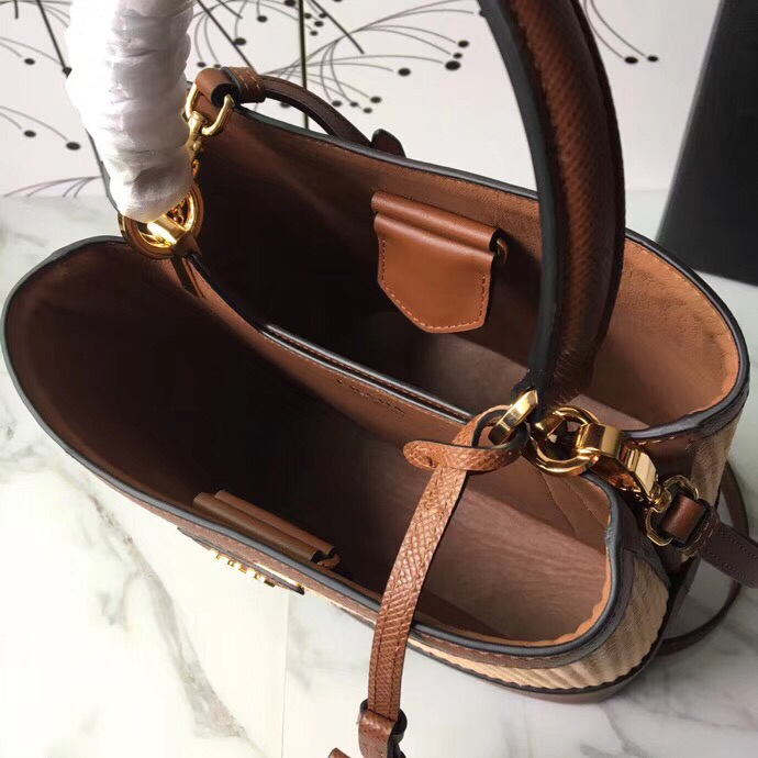 Pra*a medium straw panier bag tan brown 1ba212 13 x 22 x 23 cm