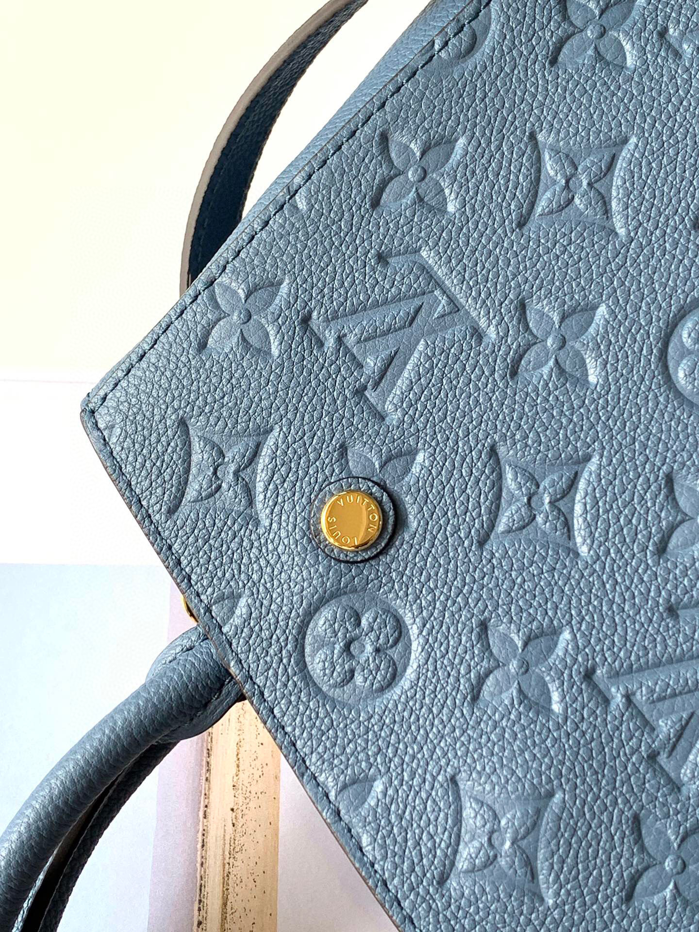 l0vis Vvtt0n montaigne bb monogram empreinte leather blue m42747 29 x 20 x 13 cm