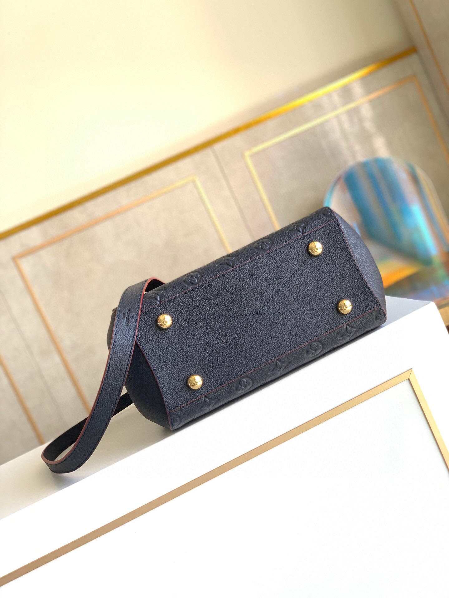 l0vis Vvtt0n montaigne bb monogram empreinte leather marrine rouge m42747 29 x 20 x 13 cm