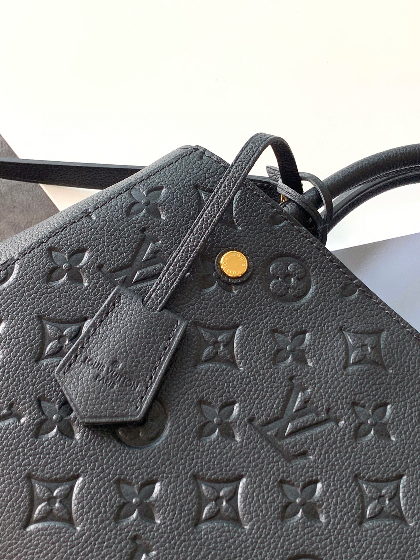 l0vis Vvtt0n montaigne bb monogram empreinte leather black m41053 29 x 20 x 13 cm