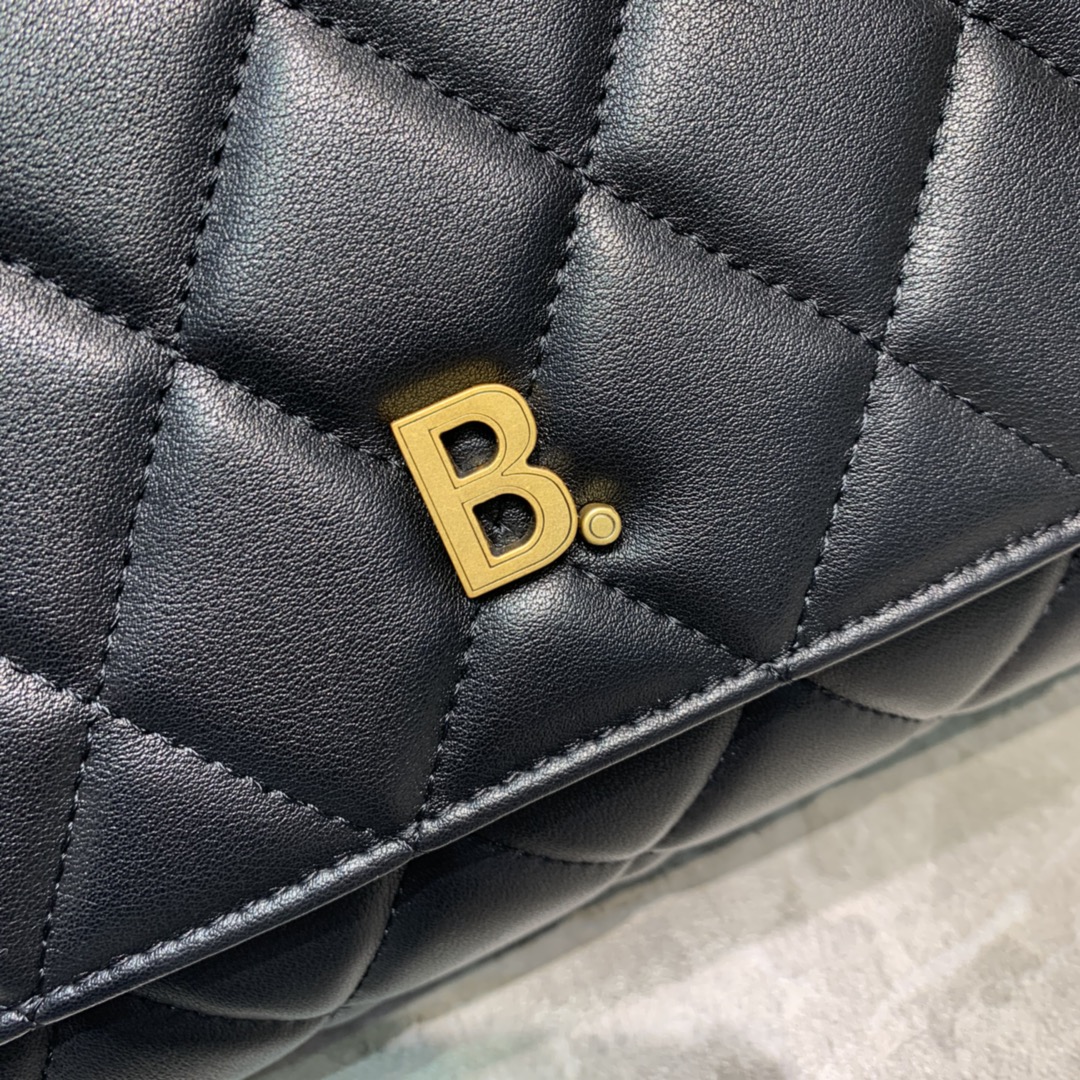 ba1en*iaga large buckle shoulder bag D1am0nd pattern leather golden metal black 37 x 8 x 29 cm