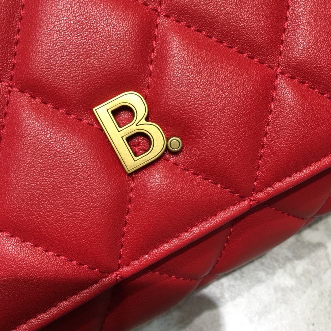 ba1en*iaga large buckle shoulder bag D1am0nd pattern leather golden metal red 37 x 8 x 29 cm