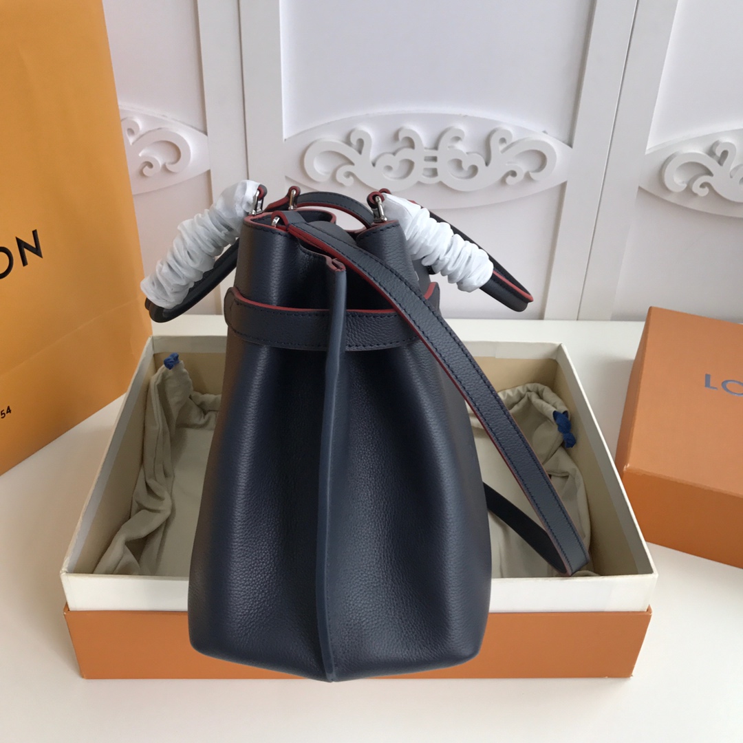 l0vis Vvtt0n lockme day grained calfskin leather black and red m53730 31 x 24 x 16 cm