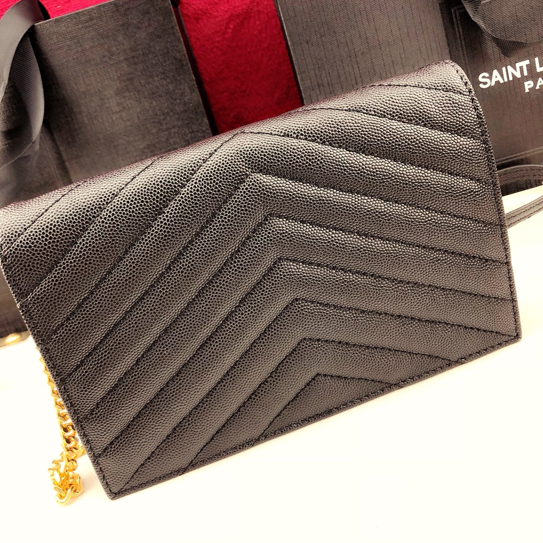 Y51 envelope chain wallet in grain de poudre embossed leather black 393953 19 x 11.5 x 4 cm