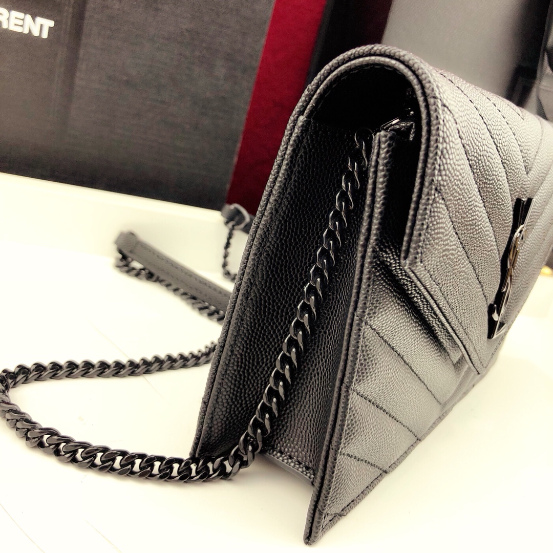 Y51 envelope chain wallet in grain de poudre embossed leather black metal black 393953 19 x 11.5 x 4 cm