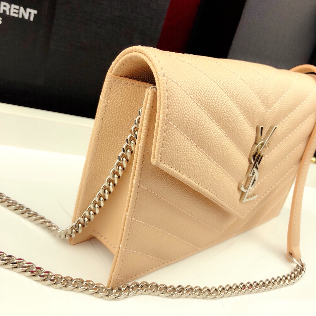 Y51 envelope chain wallet in grain de poudre embossed leather creme 393953 19 x 11.5 x 4 cm