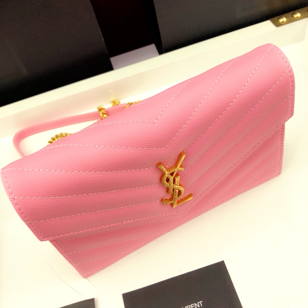 Y51 envelope chain wallet in grain de poudre embossed leather light pink 393953 19 x 11.5 x 4 cm