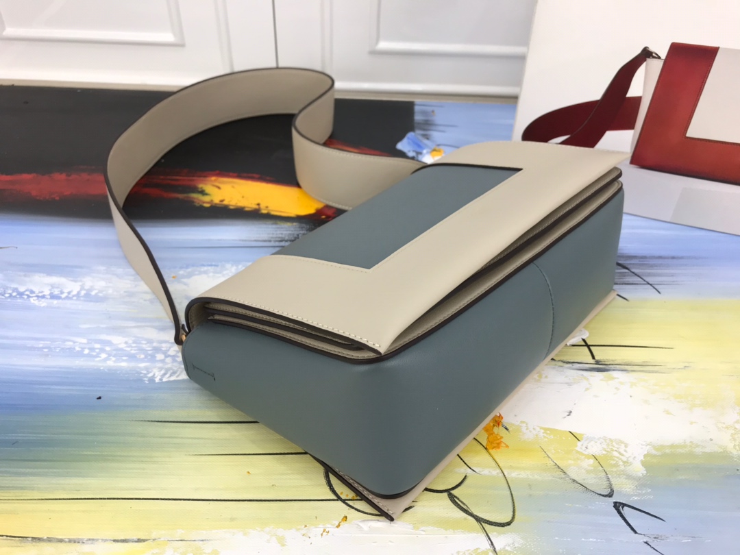 Ce1i*e medium frame bag in shiny smooth calfskin light beige and grey 180263 25 x 17 x 8.5 cm