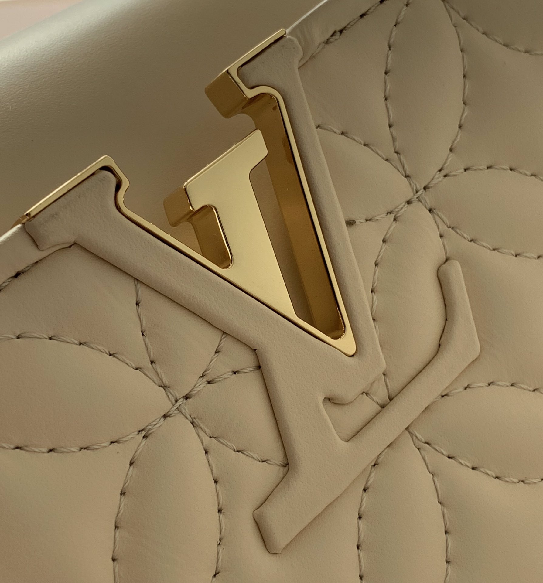 l0vis Vvtt0n capucines bb monogram flower creme m55366 27 x 18 x 9 cm