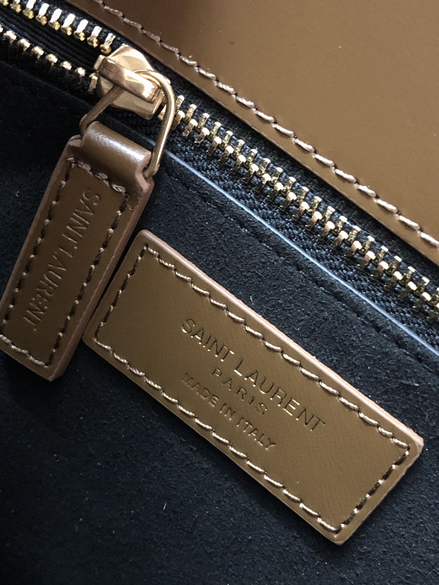 Y51 le carre satchel in box leather brick 6332141 23 x 17.5 x 6.5 cm