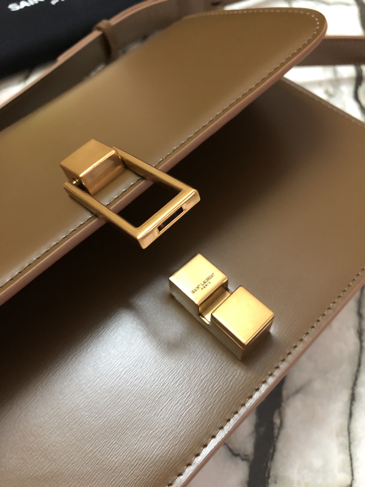 Y51 le carre satchel in box leather brick 6332141 23 x 17.5 x 6.5 cm