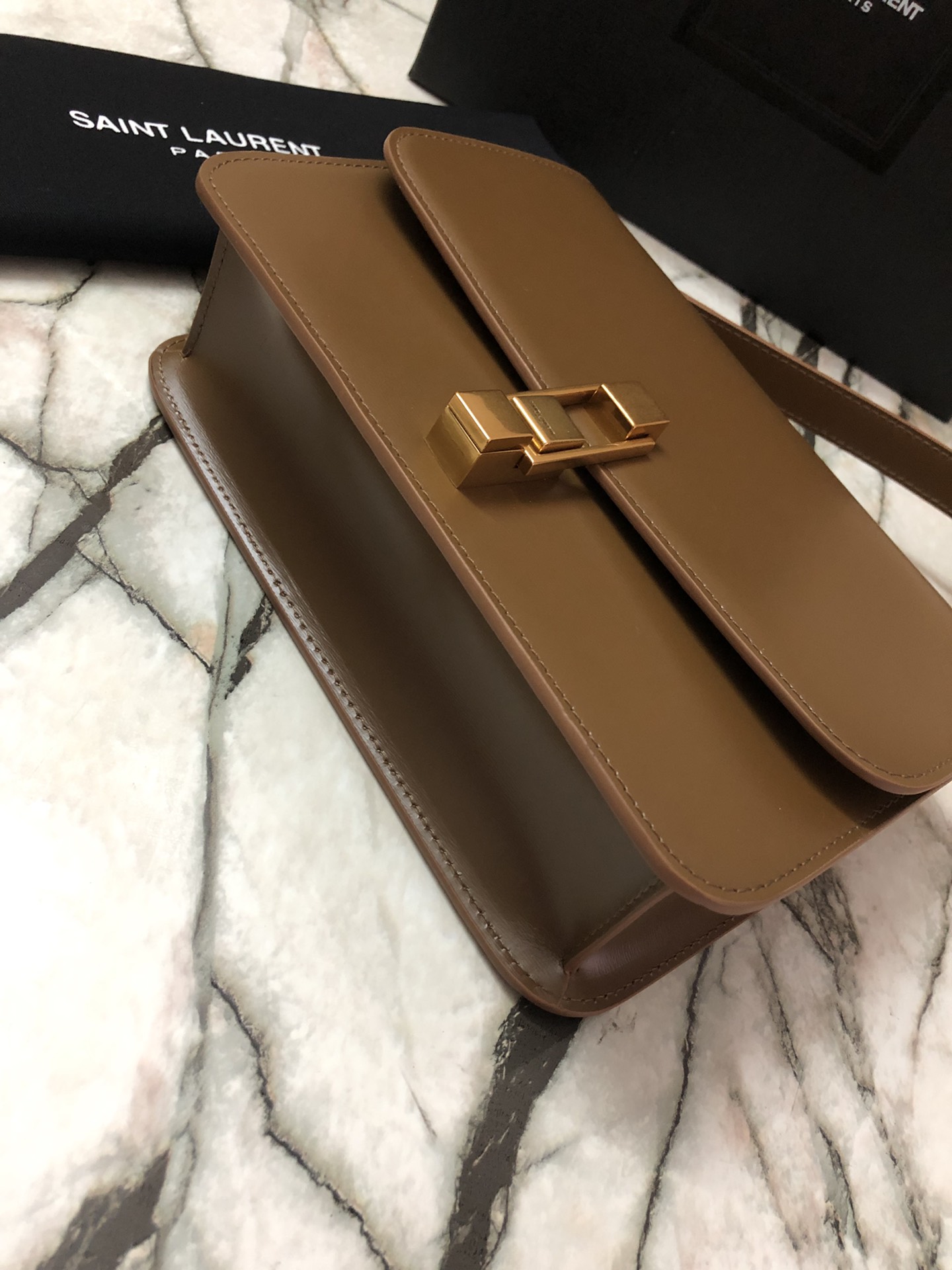 Y51 le carre satchel in box leather brick 6332141 23 x 17.5 x 6.5 cm