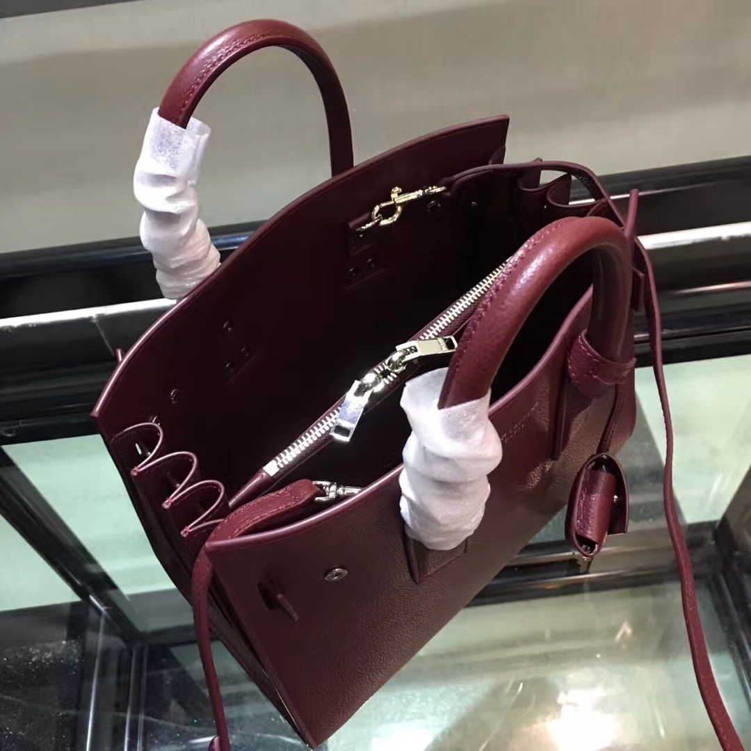 Y51 baby classic sac de jour in grained leather burgundy 421863 26 x 21 x 13 cm