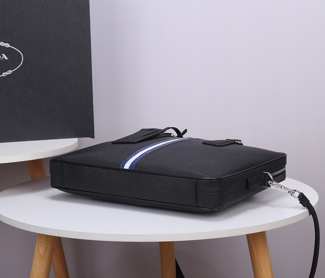 Pra*a briefcase crocodile pattern black and white 2ve365 36 x 28 x 4 cm