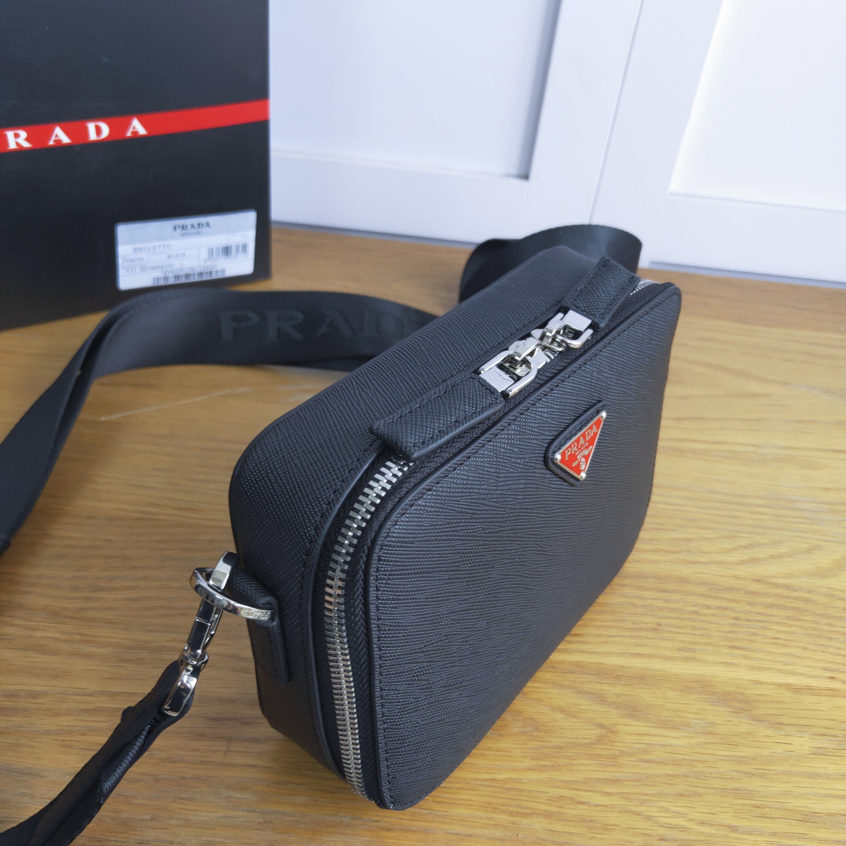 Pra*a brique saffiano leather cross-body bag black and red 2vh070 18 x 12 x 5.5 cm