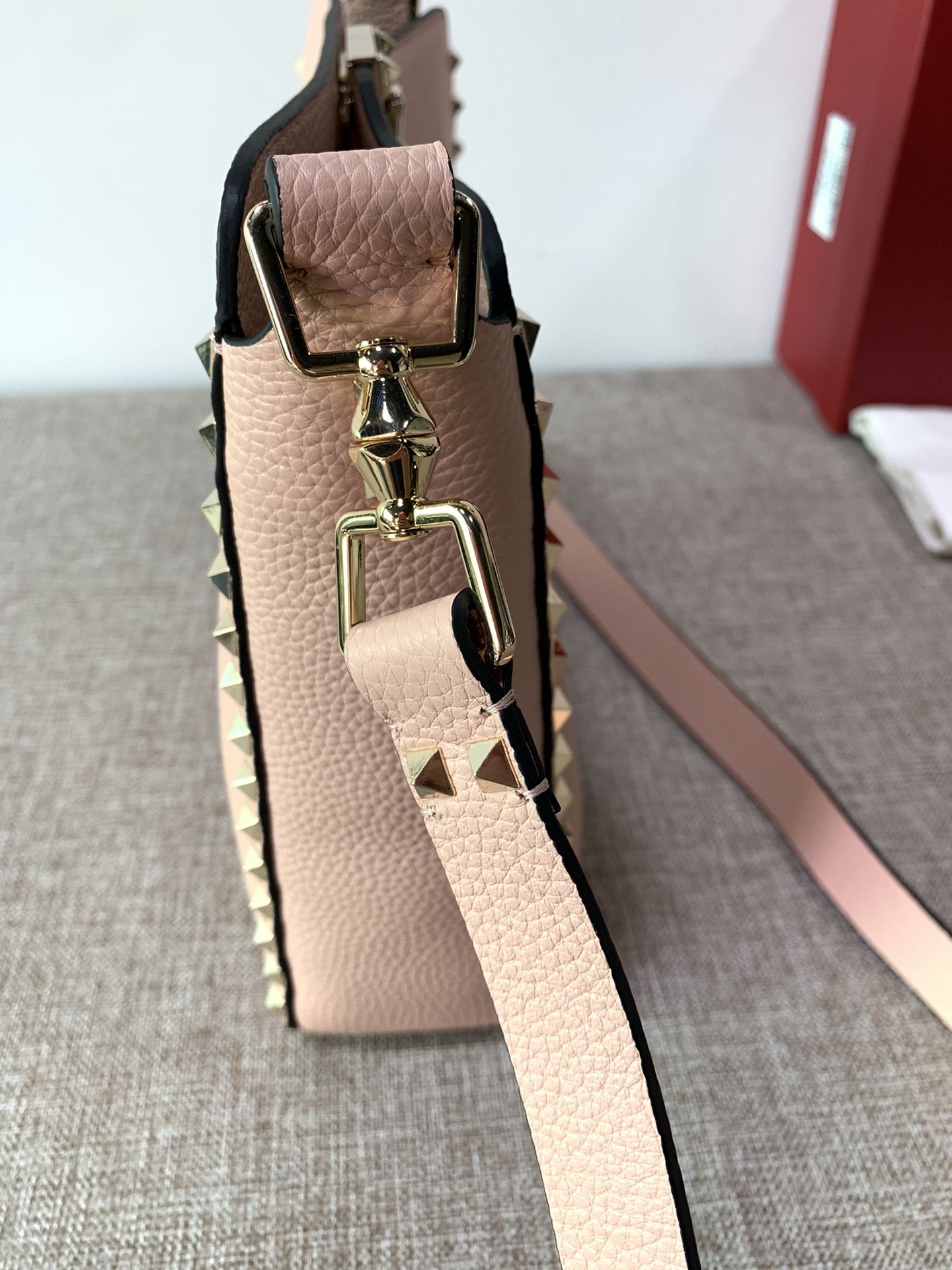 Va1e*ntin0 medium garavani rockstud tote soft cowhide leather pink 50031s 27 × 7 × 25 cm