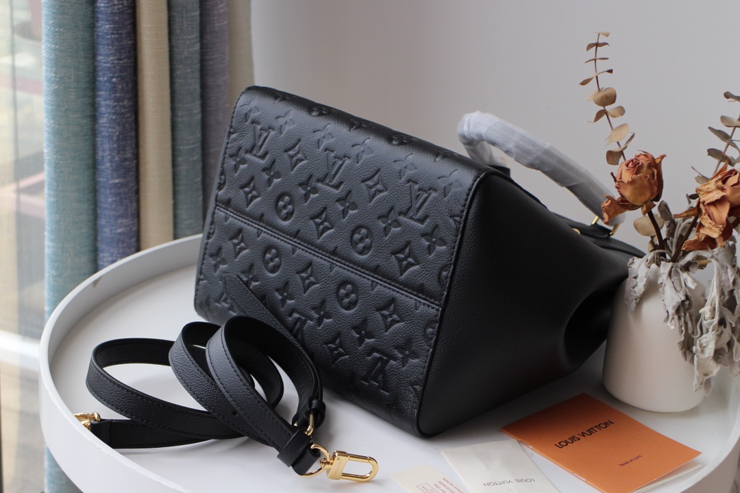 l0vis Vvtt0n fold tote mm monogram empreinte leather black m45409 23 x 28 x 19 cm