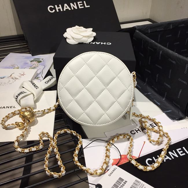 Ch**el quilted pearl crush round bag white as1449 12 x 12 x 4.5 cm