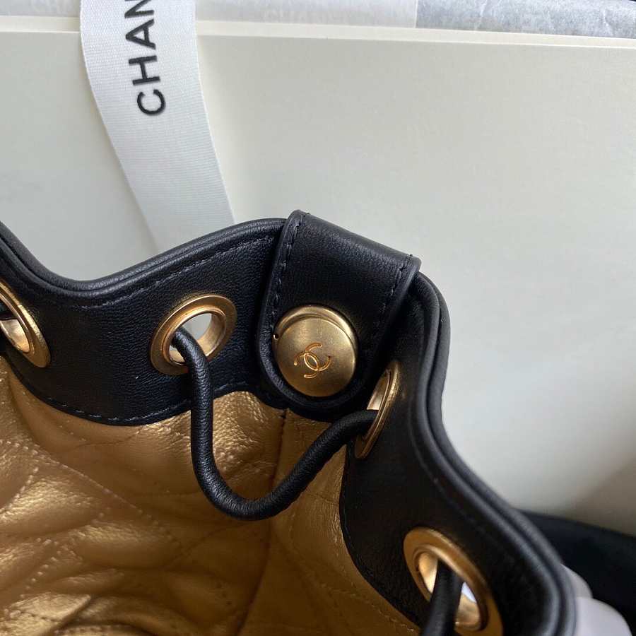 Ch**el logo charm cc lambskin bucket bag black as1883 16 x 17 x 13 cm