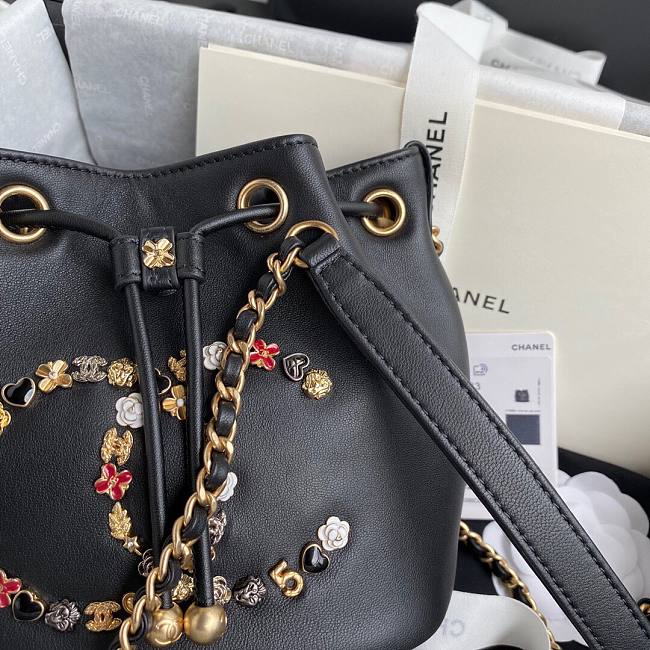 Ch**el logo charm cc lambskin bucket bag black as1883 16 x 17 x 13 cm
