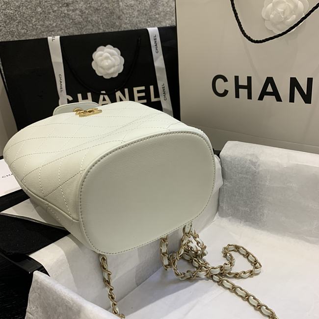 Ch**el chain handle bucket bag white as1362 32 x 26 x 15 cm