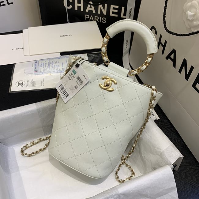 Ch**el chain handle bucket bag white as1362 32 x 26 x 15 cm