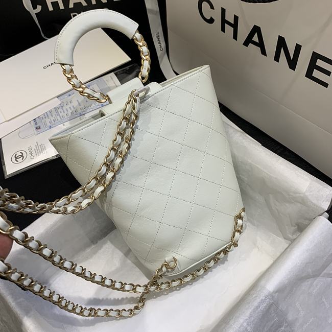 Ch**el chain handle bucket bag white as1362 32 x 26 x 15 cm