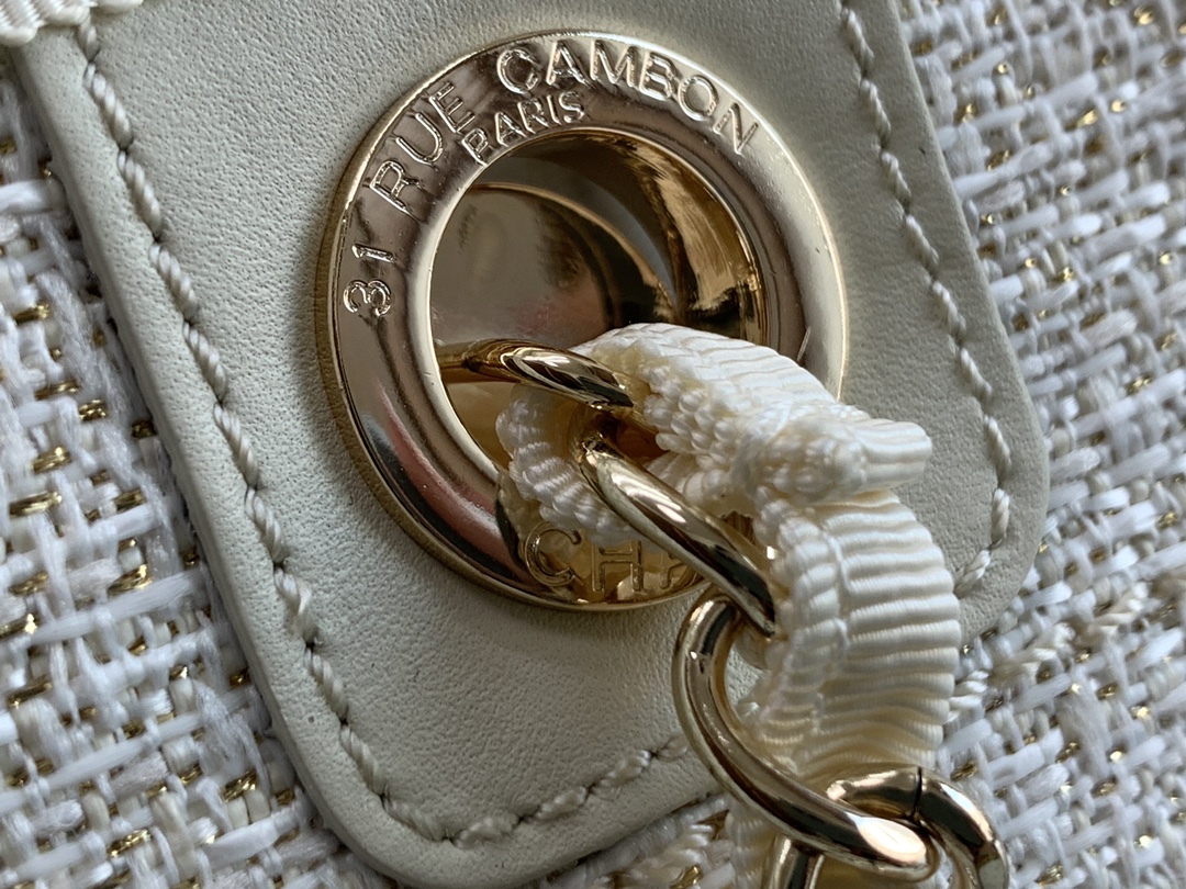 Ch**el deauville tote bag white 34 cm