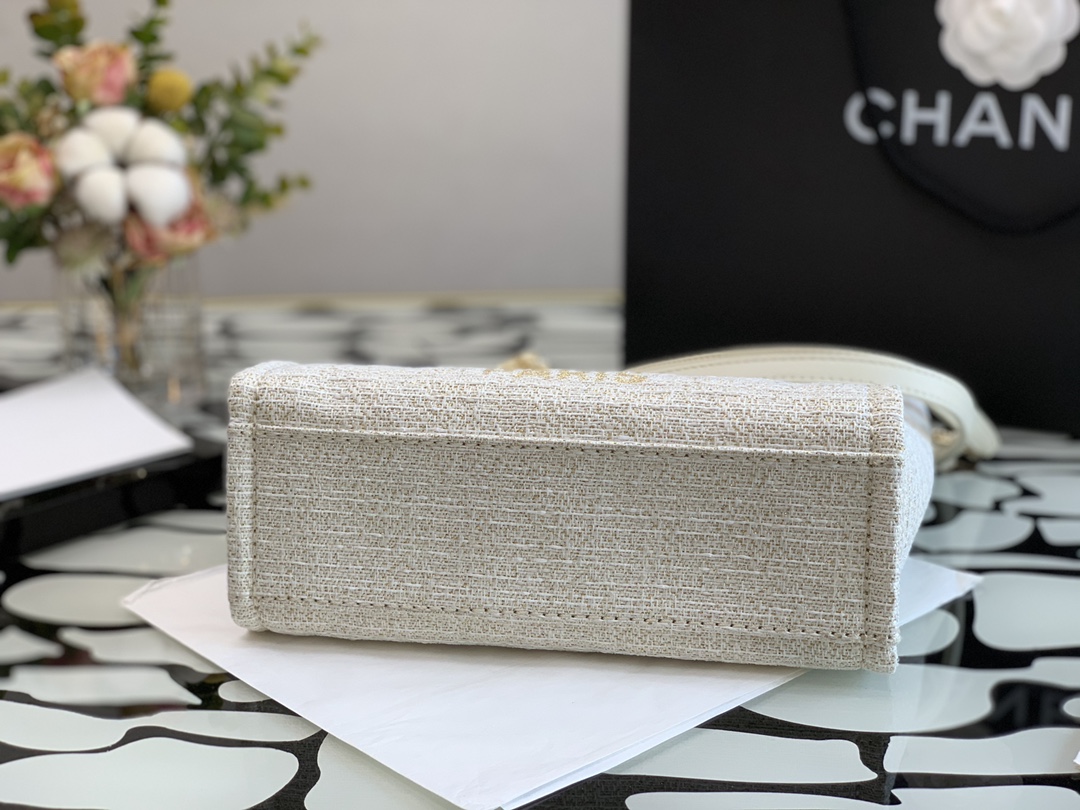 Ch**el deauville tote bag white 28 cm