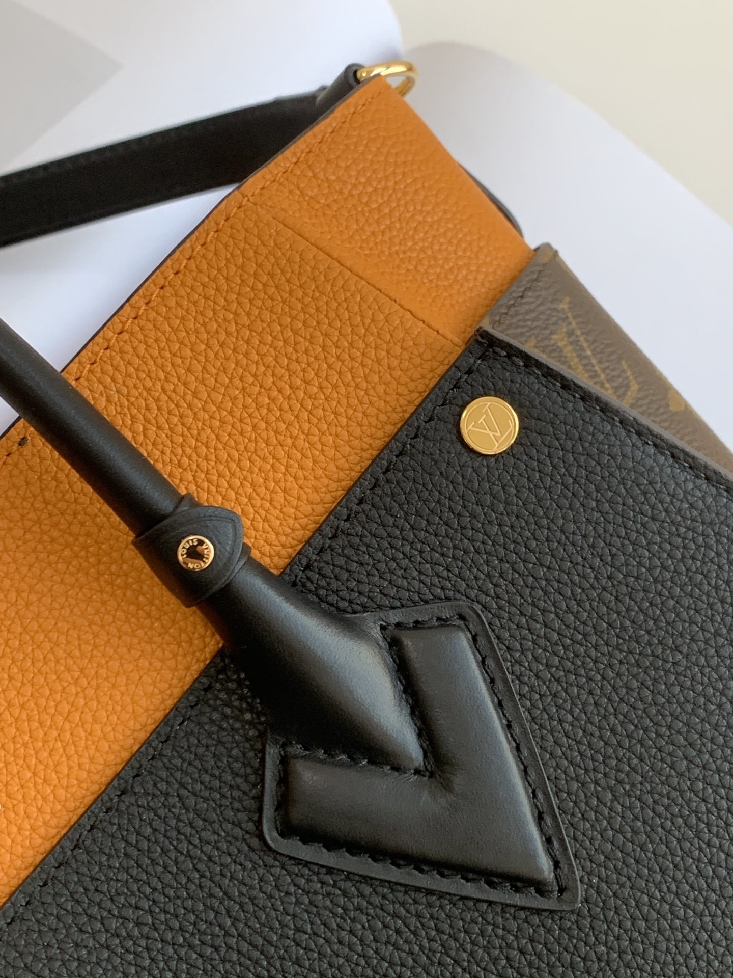 l0vis Vvtt0n on my side mm canvas black m53823 30.5 x 24.5 x 14 cm