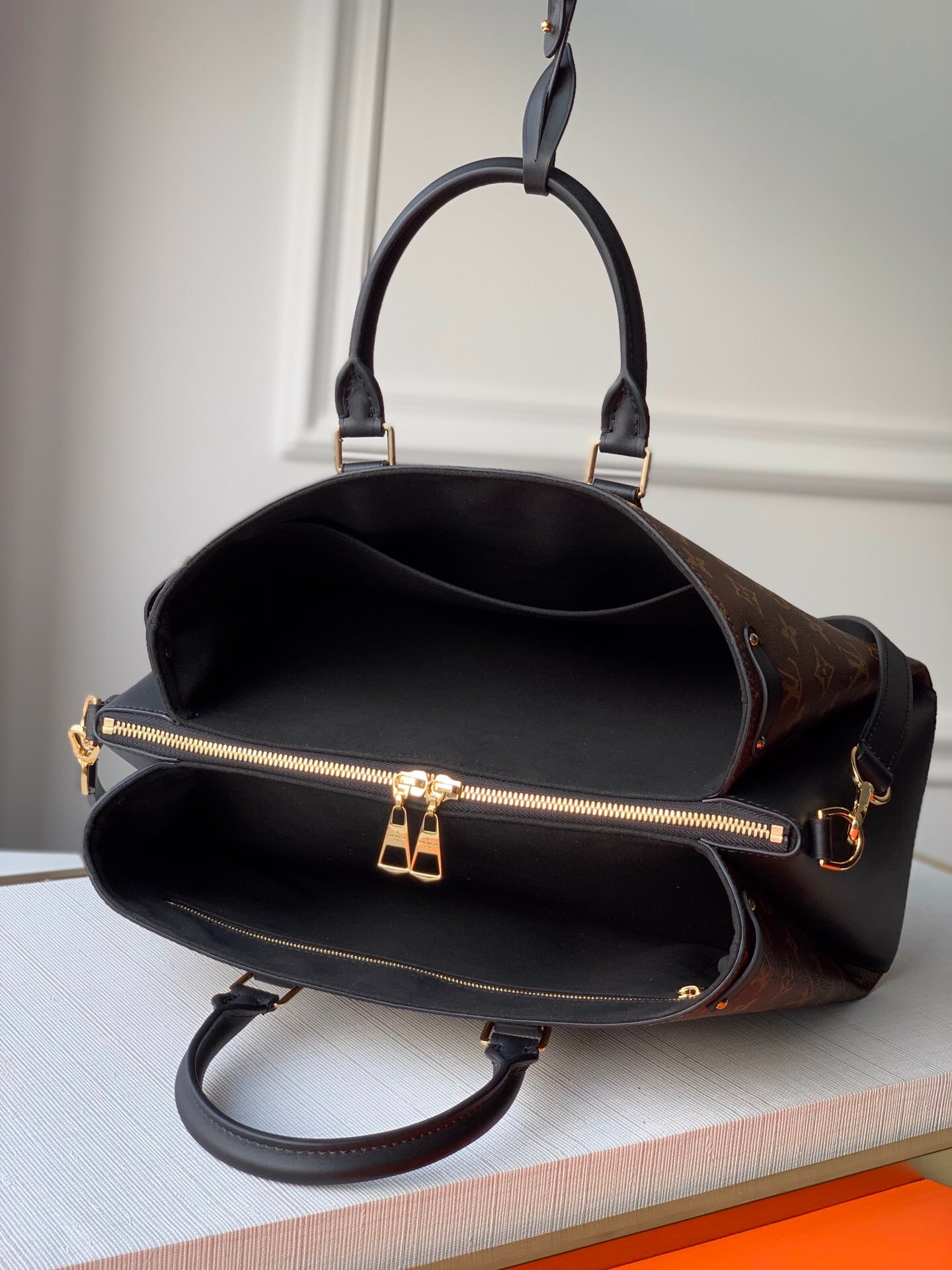 l0vis Vvtt0n soufflot mm monogram canvas and leather black m44817 35 × 24 × 15 cm