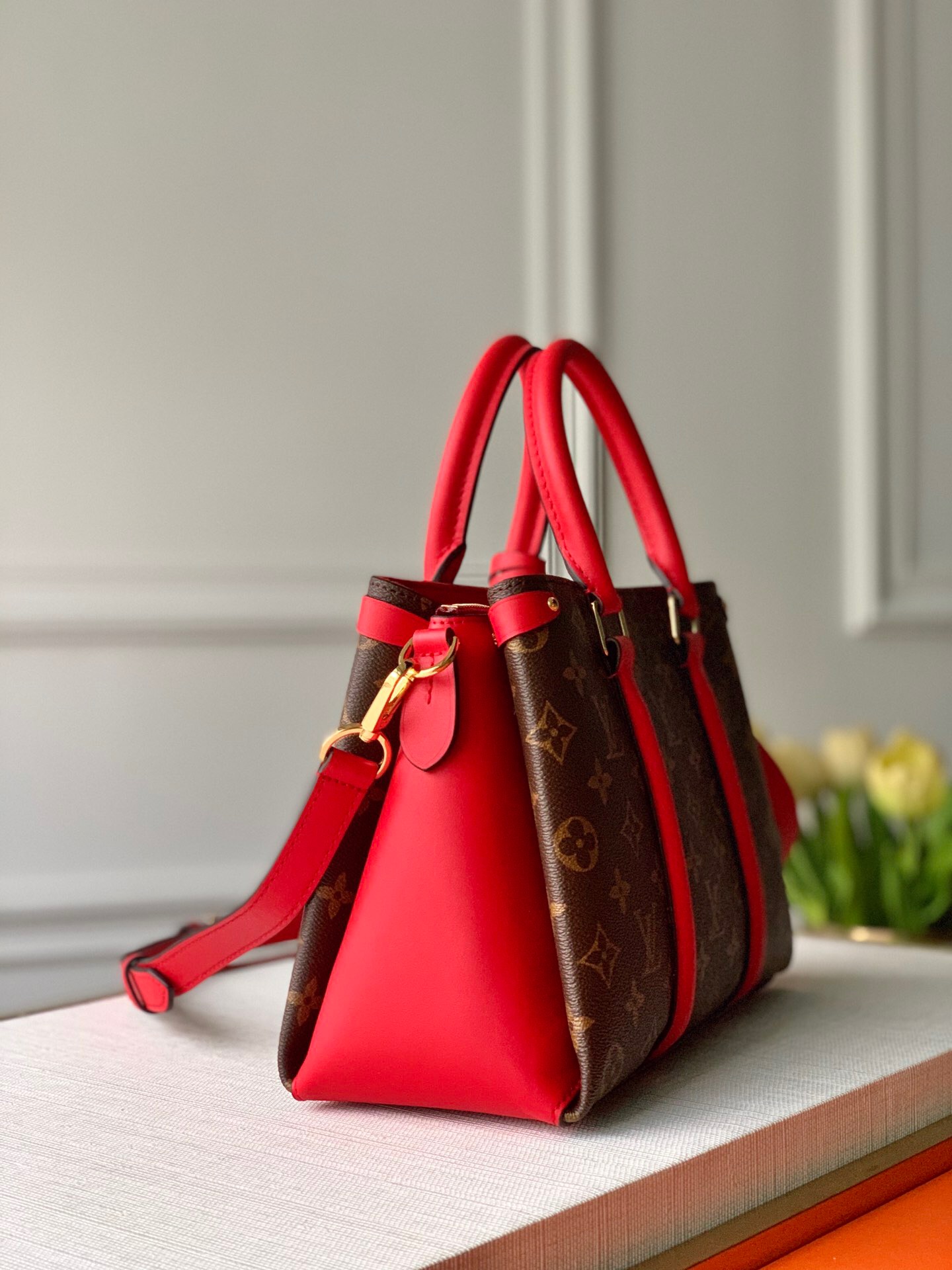 l0vis Vvtt0n soufflot bb monogram canvas and leather cherry red m44818 29 × 19 × 10 cm