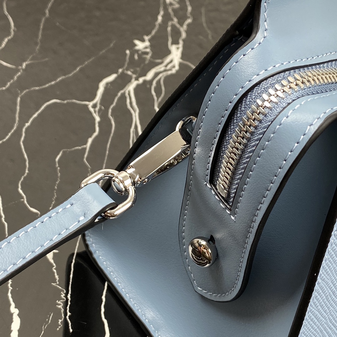 Pra*a saffiano leather monochrome bag astral blue 1ba269 22 x 16.5 x 11.5 cm