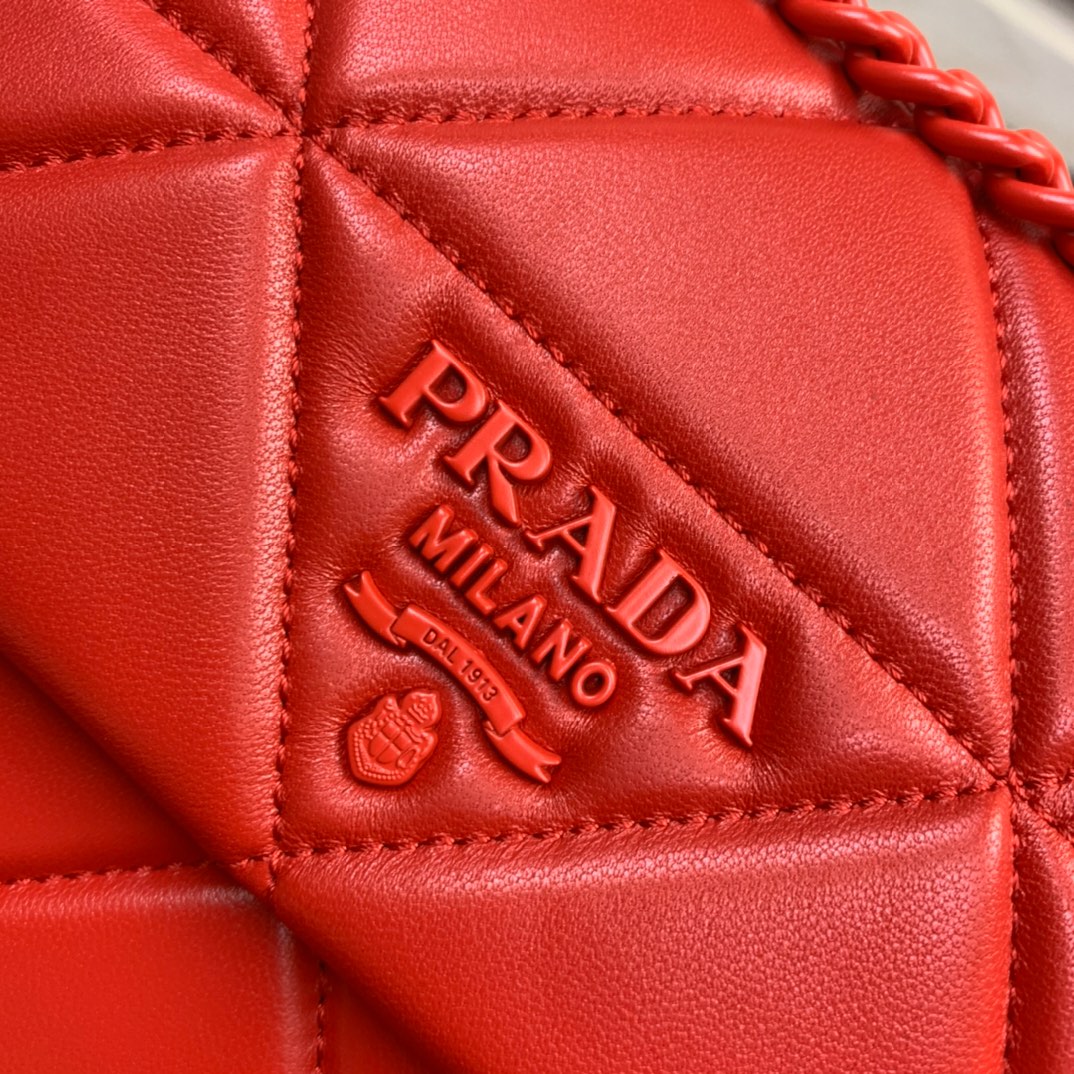 Pra*a small spectrum nappa leather bag red 1bd233 23 x 17 x 8 cm